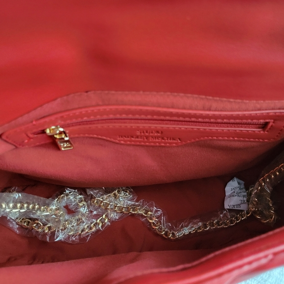 Badgley Mischka Letter Lock Red Vegan Leather Quilted bag - Picture 4 of 6